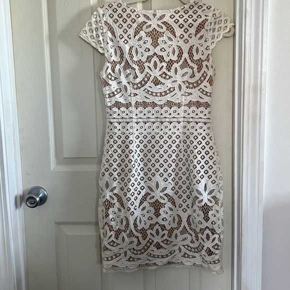Adorable full lace white dress - Picture 2 of 5